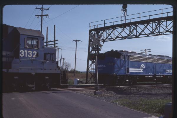 E8 4022 and GP40 3132 in Remora, PA