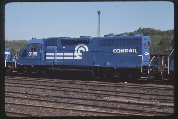 GP40 3195 in Rutherford, PA