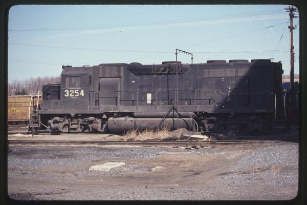 GP40 3254 in Rutherford, PA