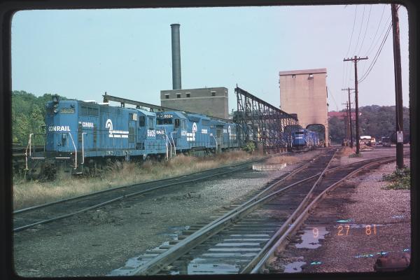 GP7 5605 and SD35 6024 at Bethlehem, PA