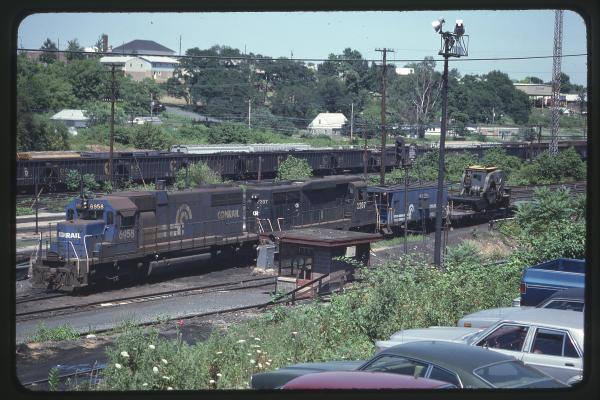 SD38 6958 and GP30 2207 in Rutherford, PA