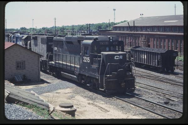 GP30 2215 and GP38-2 8015 in Rutherford, PA