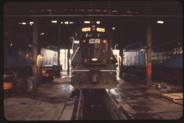 SD40 6215 in Harrisburg, PA