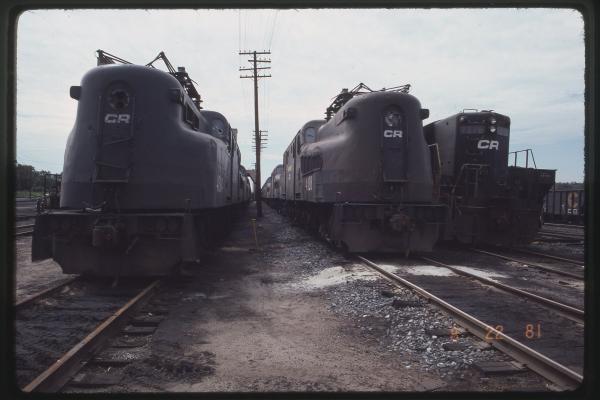 GG1s 4894 and 4828 with GP9 7176 in Rutherford, PA