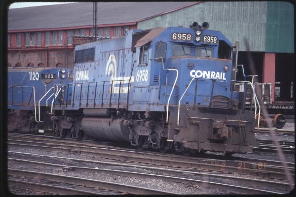 Wrecked MT6 1120 and SD38 6958 at Rutherford, PA