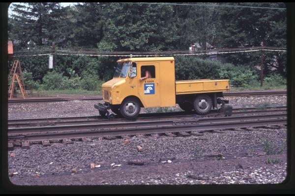 MoW Truck X1009 in Parkesburg, PA