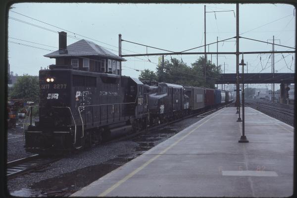 GP35 2277 and NIMX GG1 4859 at Lancaster, PA