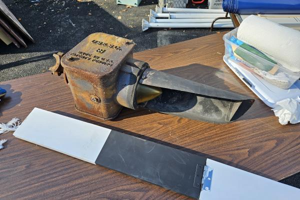 PRR position-light Lamp Assembly with Hood (visor)