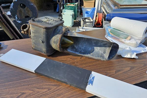 PRR position-light Lamp Assembly with Hood (visor)