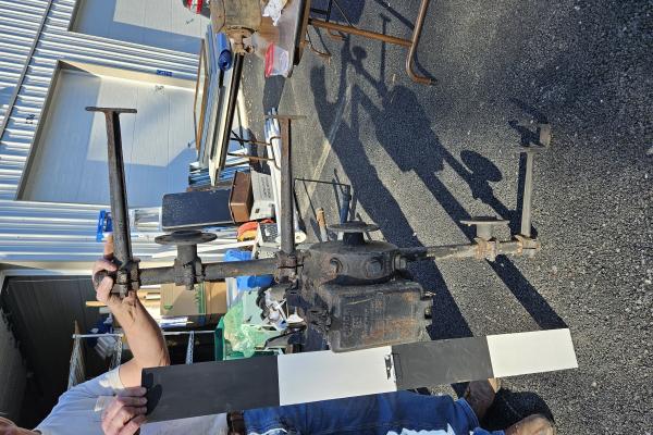 PRR position-light Bottom Arm with Terminal Box; B (bottom) head of 2-headed signal signal mast.