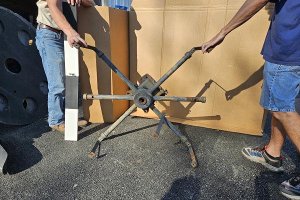 PRR position-light Spider Arm with Terminal Box; A (top) head of 2-headed signal mast.