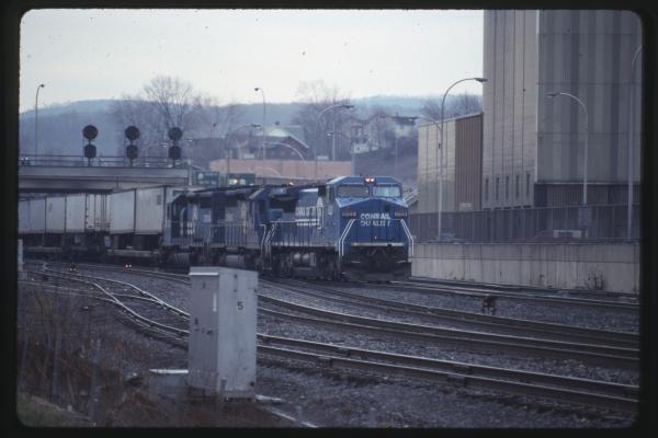 CR 6128 on EB intermodal at Altoona, PA