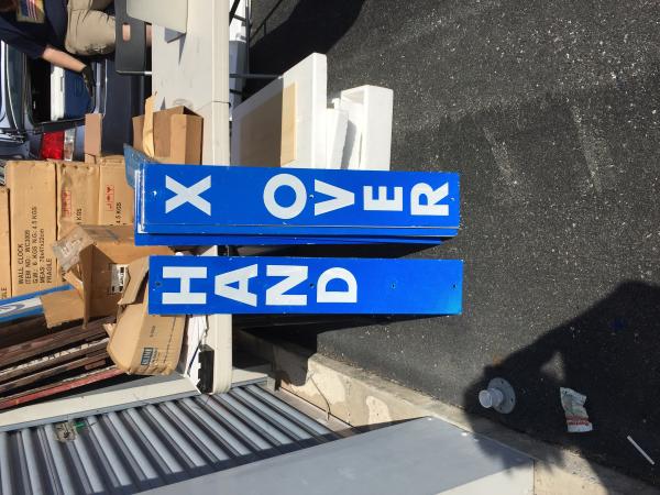 Hand X Over Block Sign (2 pieces)