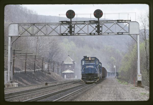 Conrail 6661 at MG Tower, Altoona PA on 5/6/89