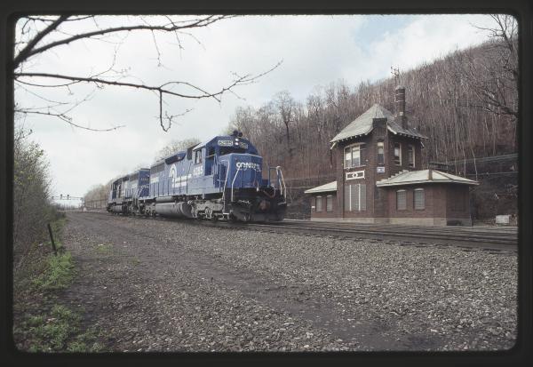 Conrail 6285 at MG Tower, Altoona PA on 5/6/89