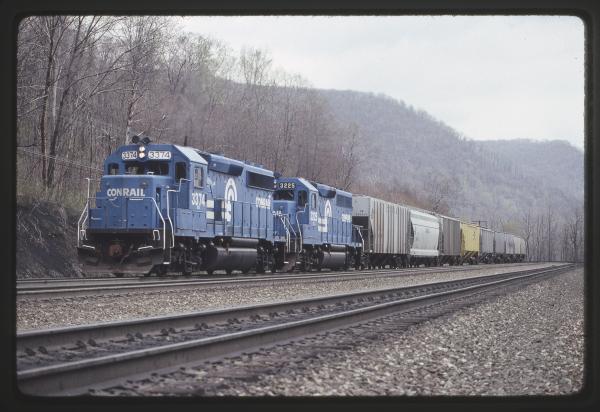 Conrail 3374 at MG Tower, Altoona PA on 5/6/89