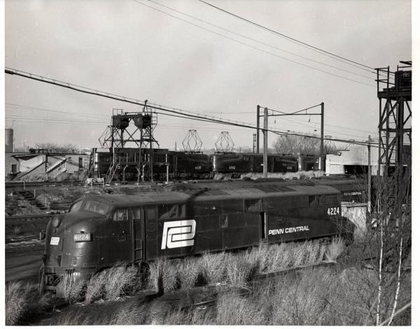 Photograph showing E7 4224, GG1 4881, and GG1 4882 in South Amboy NJ. 12/5/76.