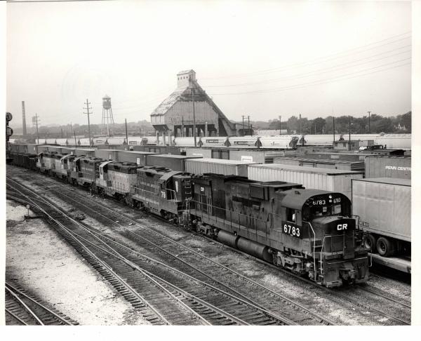 Photograph of C636 6783 and leased BAR units at Collinwood Yard. 8/28/76