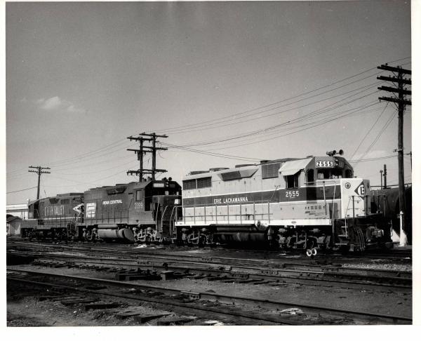 Photograph of GP35 2555, GP40 3199 and GP9 300 at Sayre PA. 4/16/76