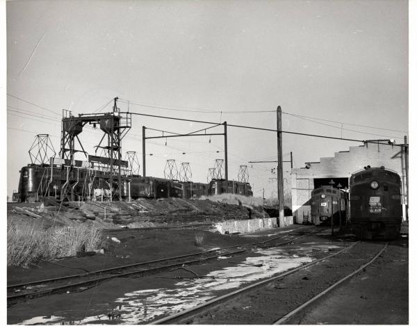 Photograph of E7 4224, E8 4324, GG1 4881, GG1 4882 and GG1 4878 at South Amboy NJ. 12/5/76.