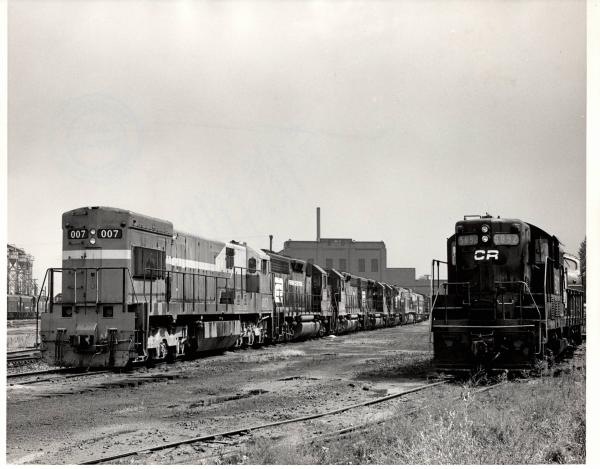 Photograph of GP9 5862 and many other units at Collinwood Shops. 8/28/76
