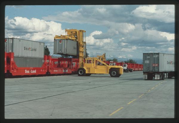 Sealand container unloading