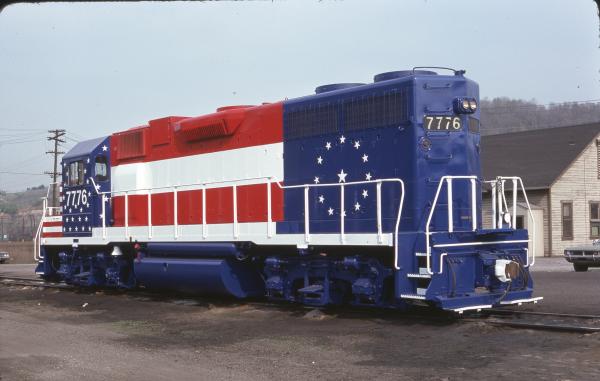 CR Bicentennial GP38 7776 in Pitcairn, no lettering