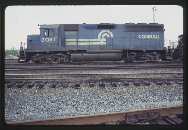 GP40 3087 in Rutherford, PA