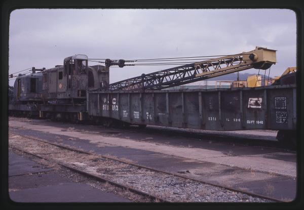 MoW Crane and G31A 513813 in Reading, PA