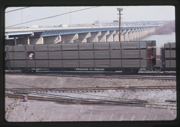 Autorack TTKX 908547 in Enola, PA