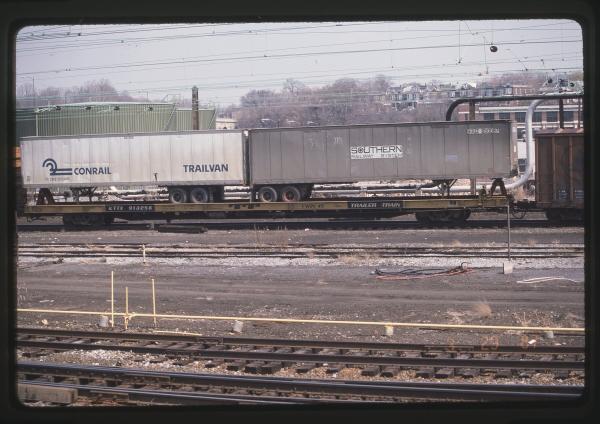 Trailvan CRZ 235416 and SOUZ 650087 on KTTX 913256 in Harrisburg, PA