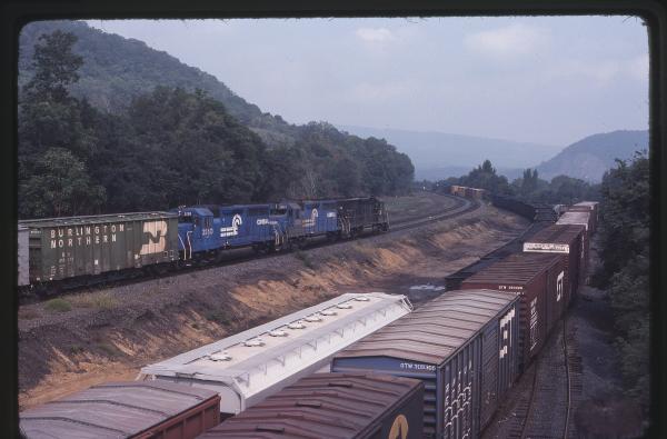 GP40s 3260, 3203, and 3270 Westbound in Enola, PA