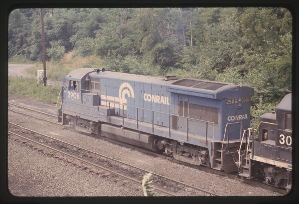 U33B 2906 Eastbound in Enola, PA