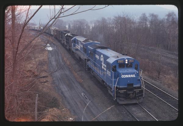 U33B 2933 Eastbound in Enola, PA