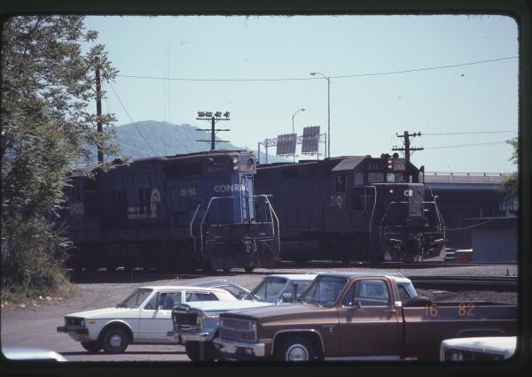 SD9 6900 and GP40 3105 in Enola, PA