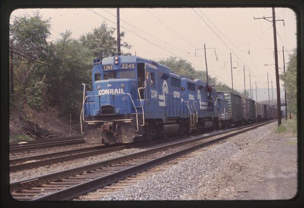 GP30s 2249 and 2248 in Enola, PA