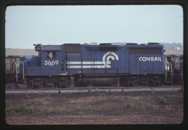 GP35 3669 in Rutherford, PA