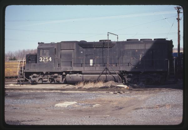 GP40 3254 in Rutherford, PA