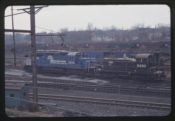 SW1 8480 and SD40-2 6520 in Harrisburg, PA