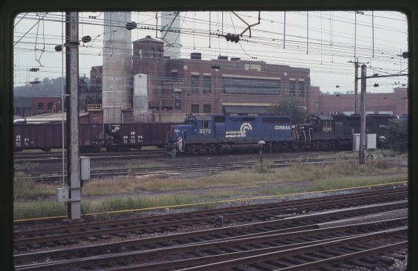 GP40s 3272 and 3242 in Harrisburg, PA