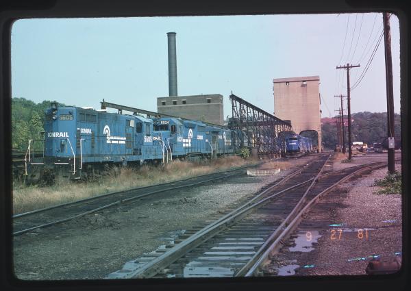 GP7 5605 and SD35 6024 at Bethlehem, PA