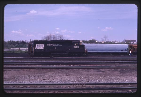 GP30 2208