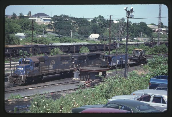 SD38 6958 and GP30 2207 in Rutherford, PA