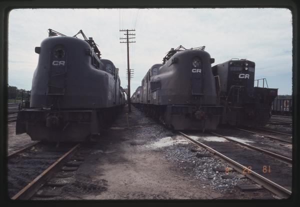 GG1s 4894 and 4828 with GP9 7176 in Rutherford, PA