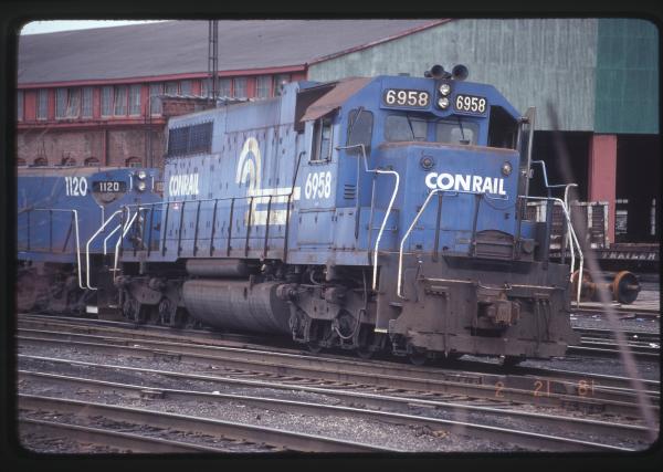 Wrecked MT6 1120 and SD38 6958 at Rutherford, PA