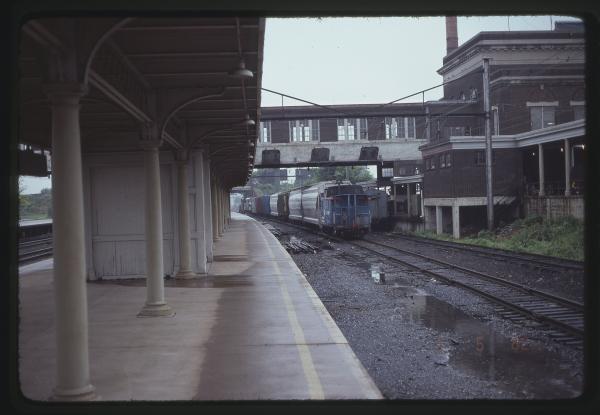 GP35 2277 and NIMX GG1 4859 at Lancaster, PA