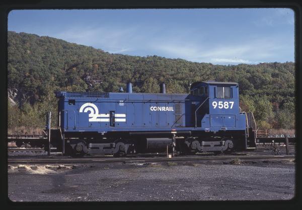 Photo of EMD SW1500 9587