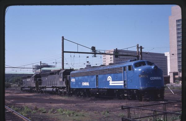 Photo of E8 4022 and  SD45 6205 in Harrisburg PA