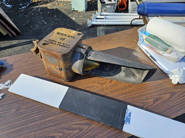 PRR position-light Lamp Assembly with Hood (visor)