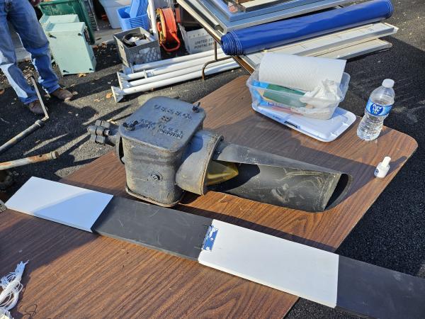 PRR position-light Lamp Assembly with Hood (visor)